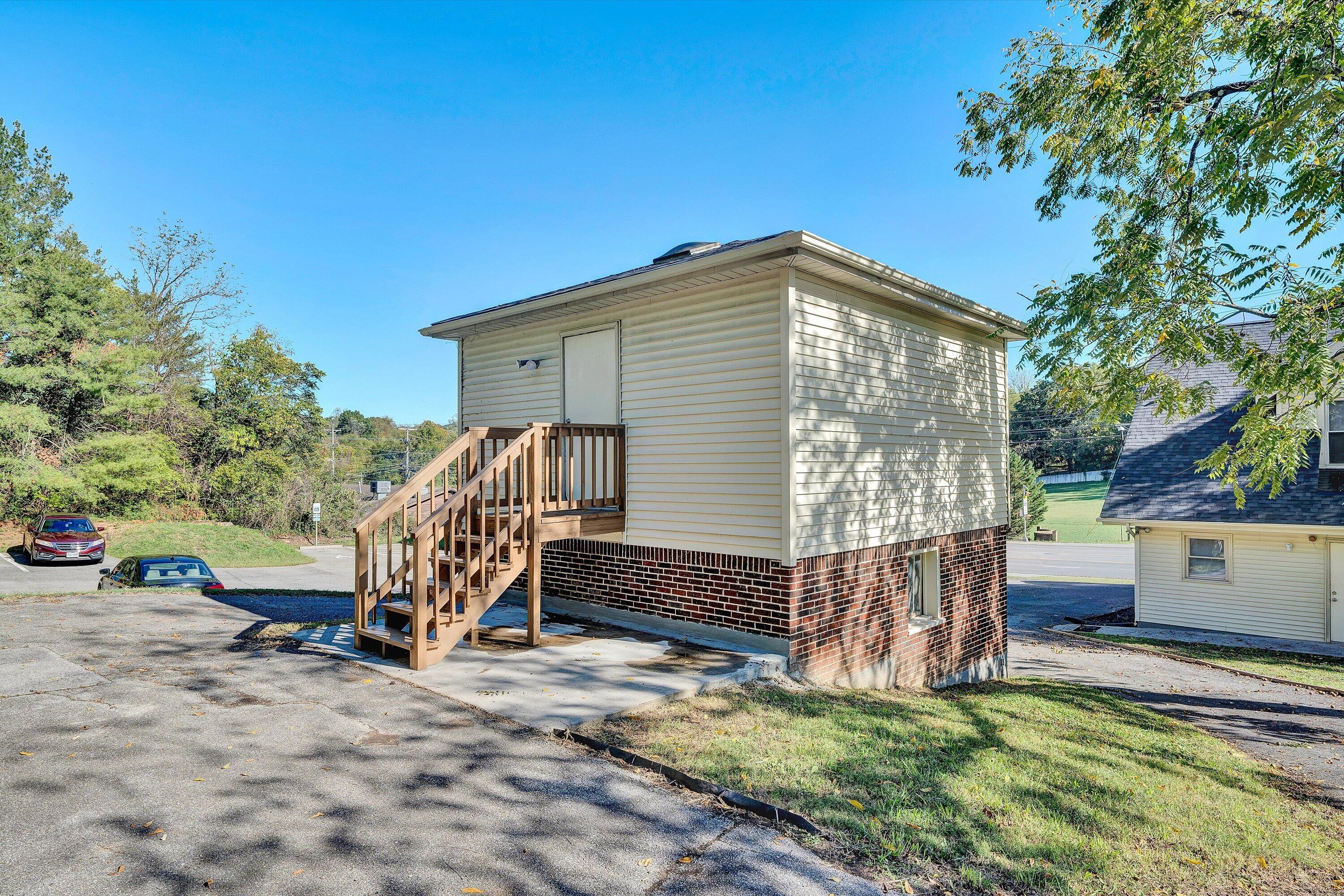 7760 Williamson Road Roanoke, VA 24019 - Photo 31 of 43 7760 Williamson Road (38)