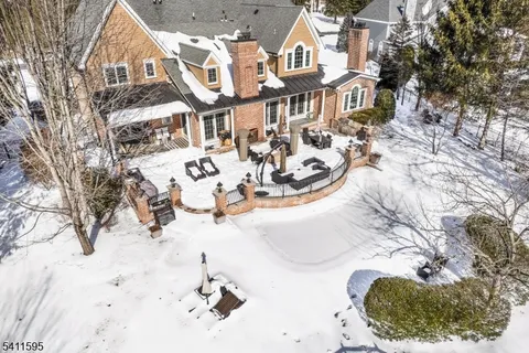 $2,475,000 | 6 Stonehedge Court, Warren, NJ 07059