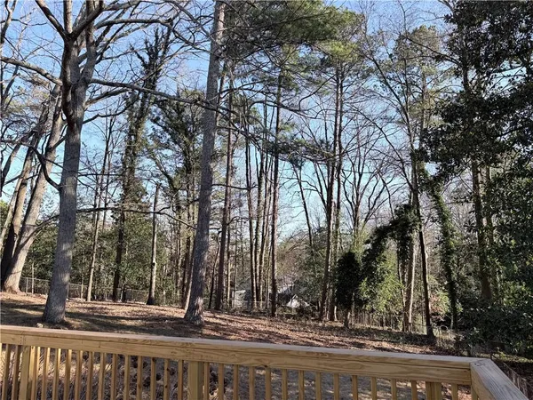 a view of a yard in a yard