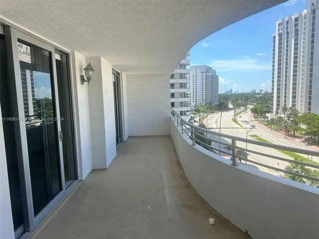 $480,000 | 5555 Collins Avenue, Unit 8Z, Miami Beach, FL 33140