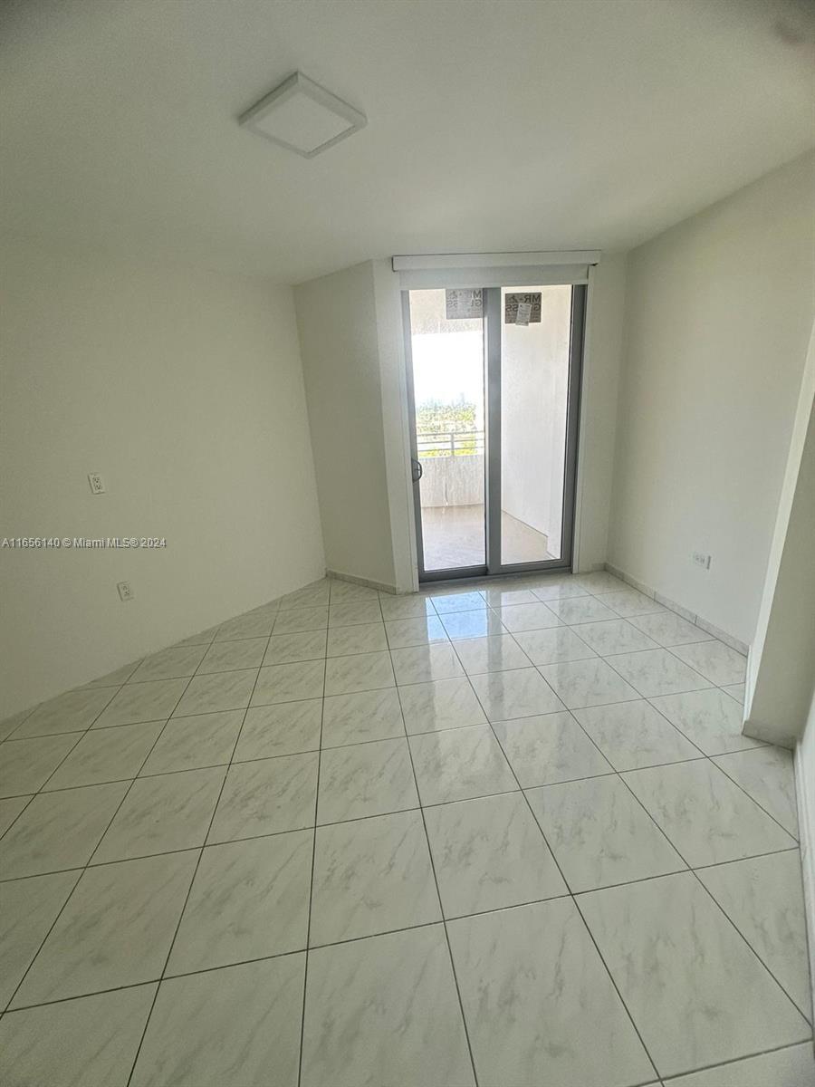 5555 Collins Avenue, Unit 8Z Miami Beach, FL 33140 - Photo 12 of 27
