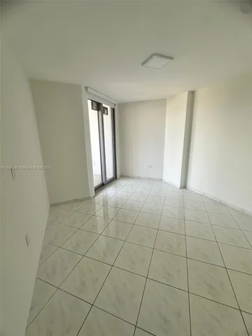 $480,000 | 5555 Collins Avenue, Unit 8Z, Miami Beach, FL 33140