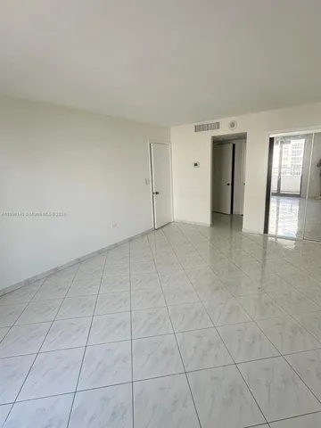 $480,000 | 5555 Collins Avenue, Unit 8Z, Miami Beach, FL 33140