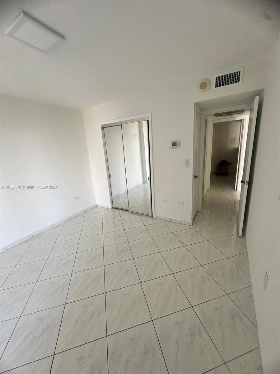 5555 Collins Avenue, Unit 8Z Miami Beach, FL 33140 - Photo 17 of 27