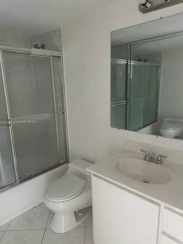 $480,000 | 5555 Collins Avenue, Unit 8Z, Miami Beach, FL 33140