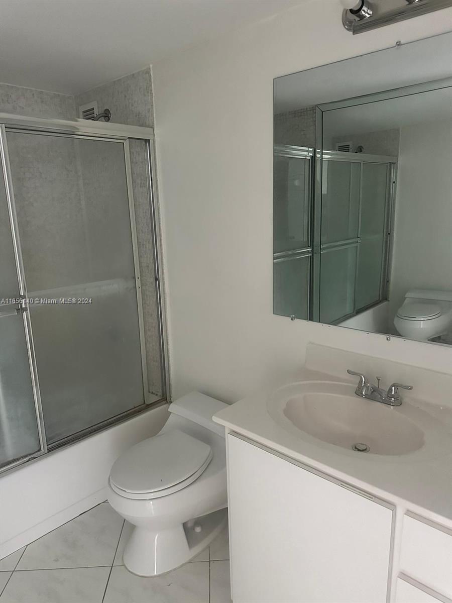 5555 Collins Avenue, Unit 8Z Miami Beach, FL 33140 - Photo 21 of 27