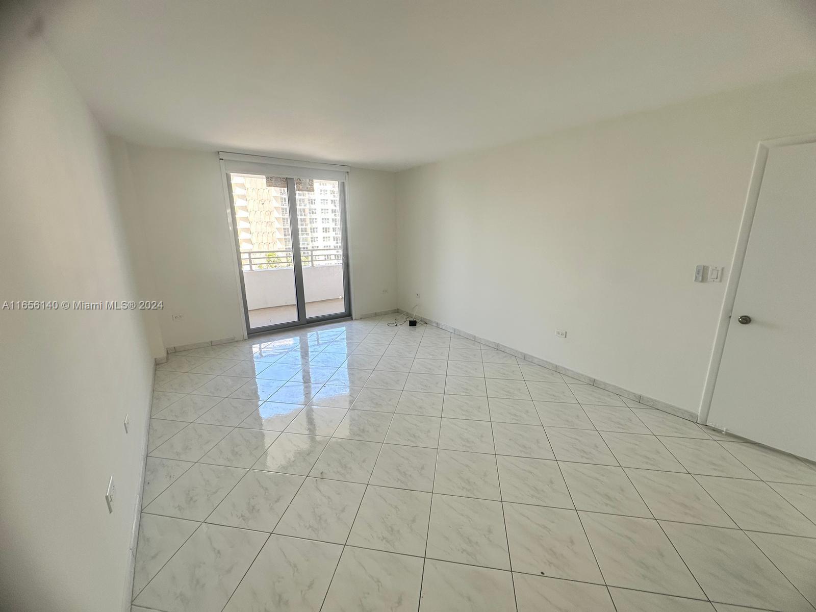 5555 Collins Avenue, Unit 8Z Miami Beach, FL 33140 - Photo 23 of 27