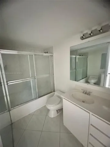 $480,000 | 5555 Collins Avenue, Unit 8Z, Miami Beach, FL 33140