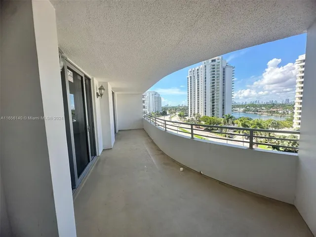 $480,000 | 5555 Collins Avenue, Unit 8Z, Miami Beach, FL 33140
