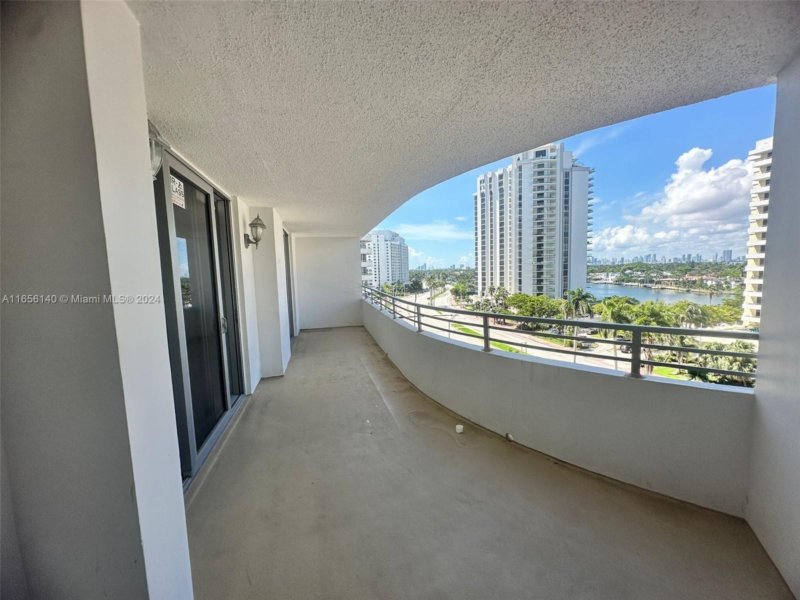 5555 Collins Avenue, Unit 8Z Miami Beach, FL 33140 - Photo 4 of 27