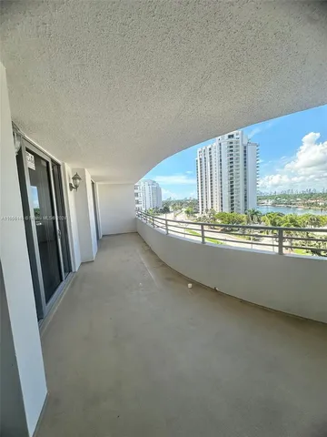 $480,000 | 5555 Collins Avenue, Unit 8Z, Miami Beach, FL 33140