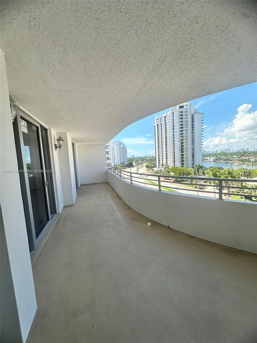 5555 Collins Avenue, Unit 8Z Miami Beach, FL 33140 - Photo 5 of 27