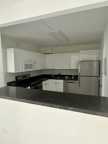 $480,000 | 5555 Collins Avenue, Unit 8Z, Miami Beach, FL 33140