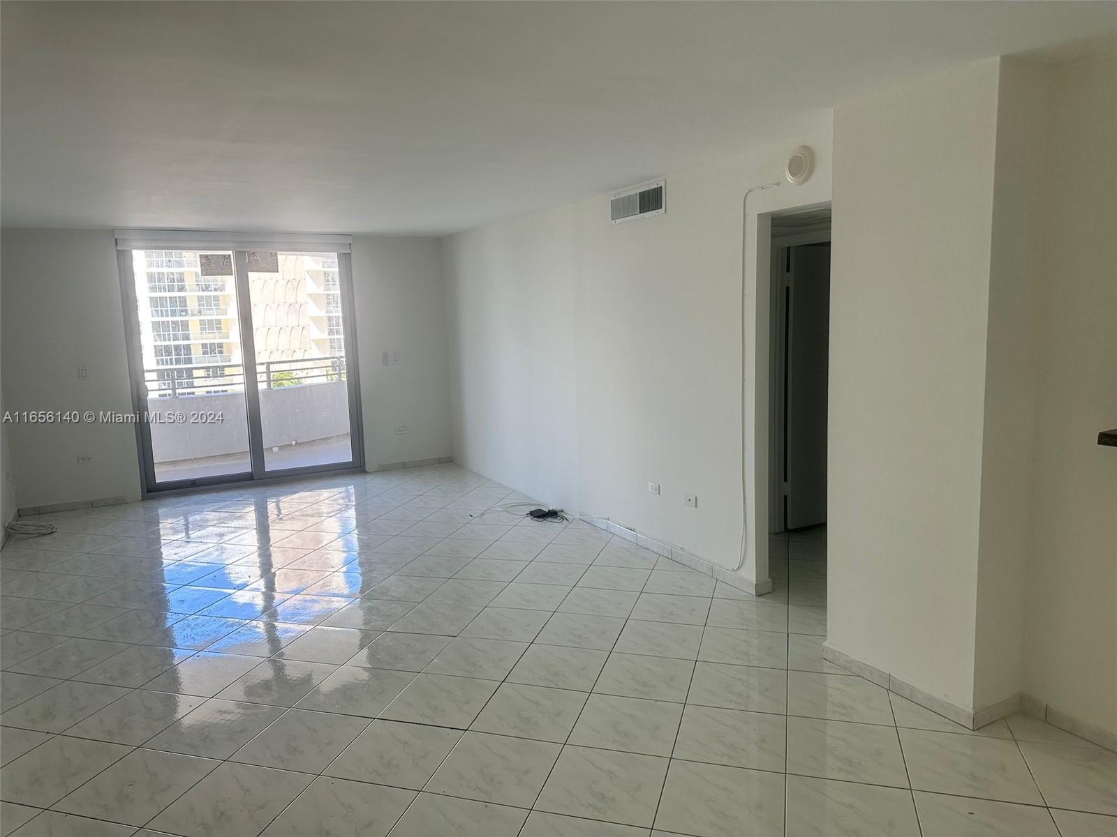 5555 Collins Avenue, Unit 8Z Miami Beach, FL 33140 - Photo 9 of 27