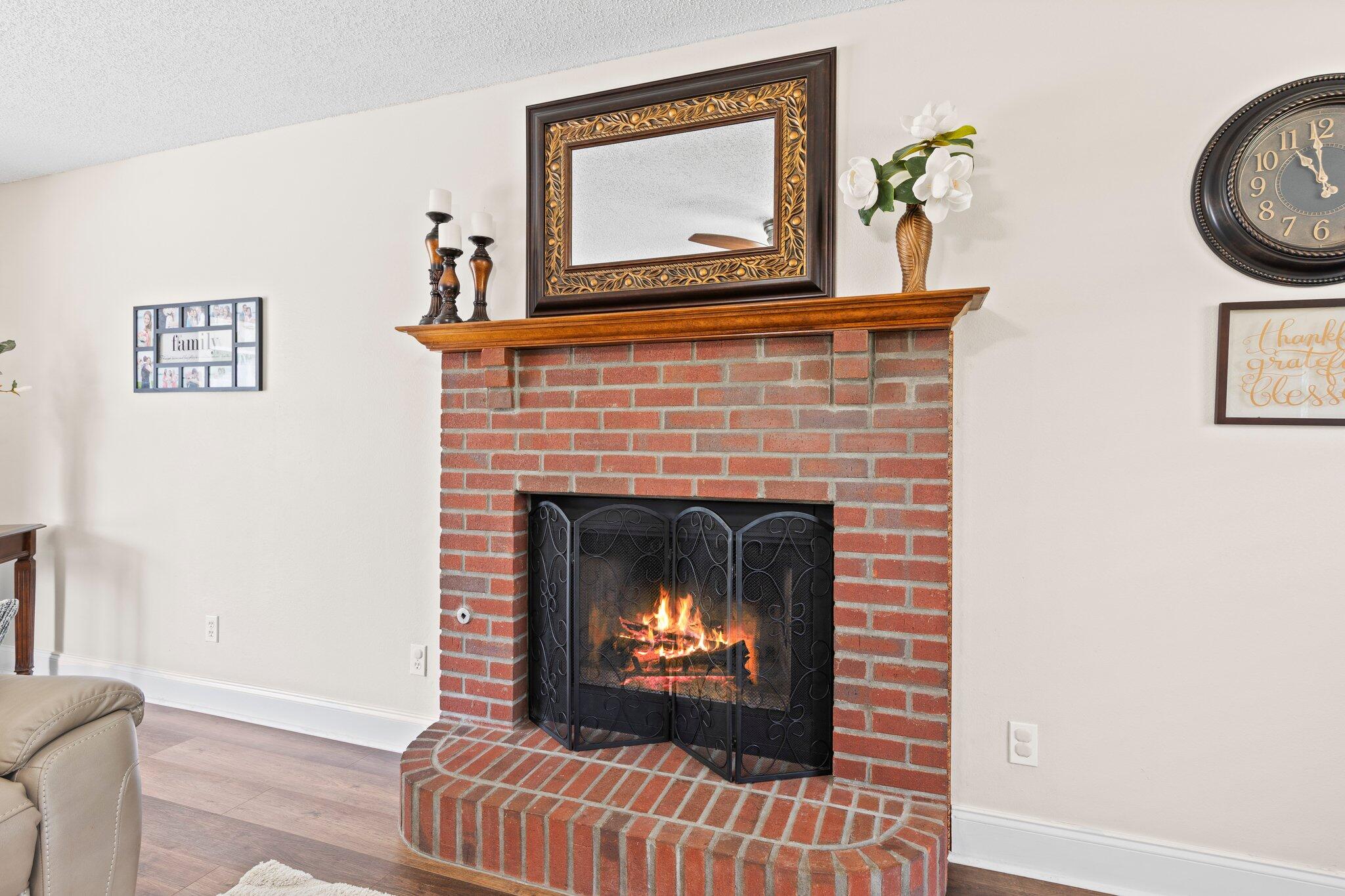 151 Ferry Road Northeast Fort Walton Beach, FL 32548 - Photo 32 of 95 Living Room