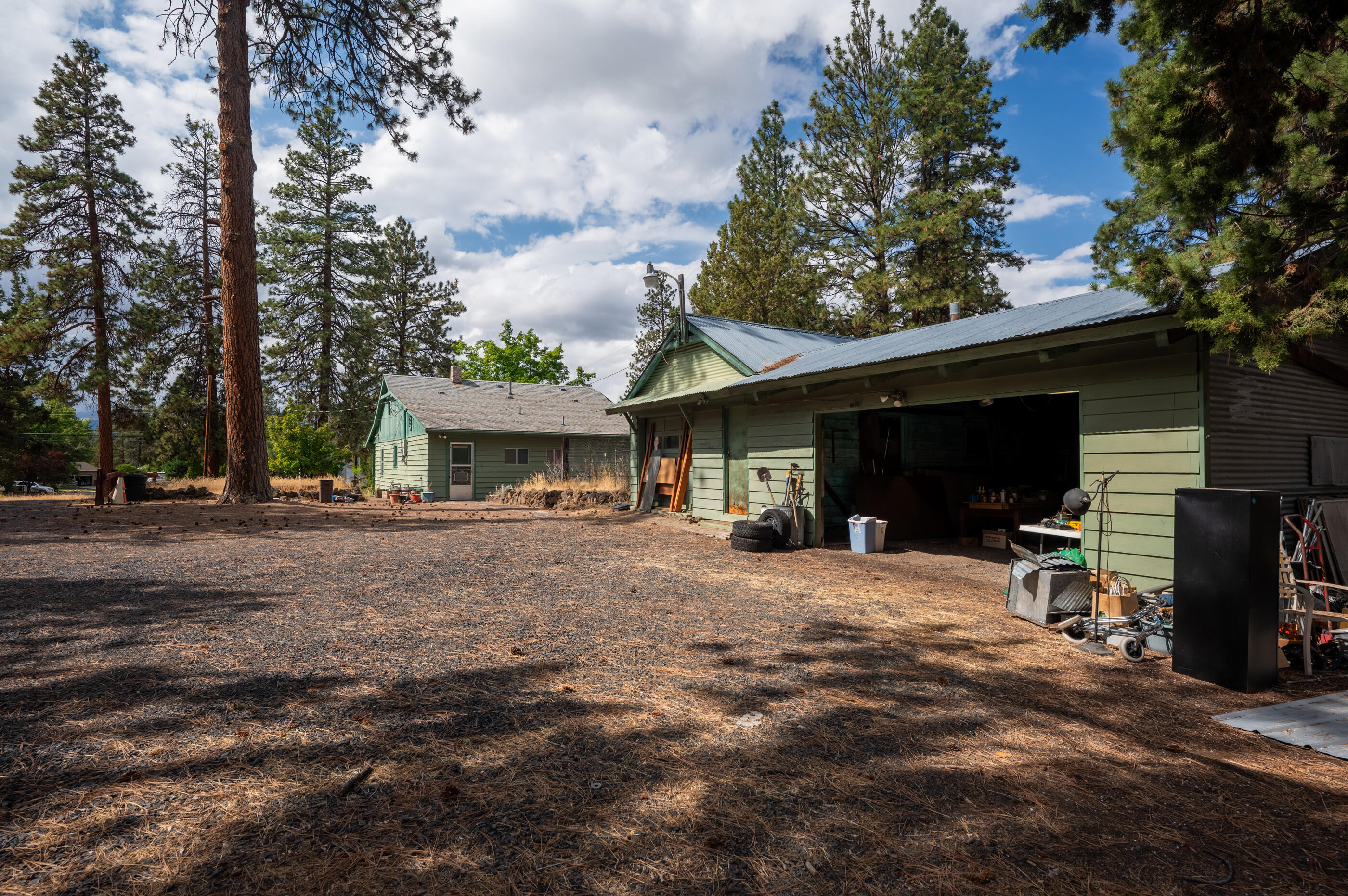 61494 Southwest Blakely Road Bend, OR 97702 - Photo 38 of 51 garage and carport
