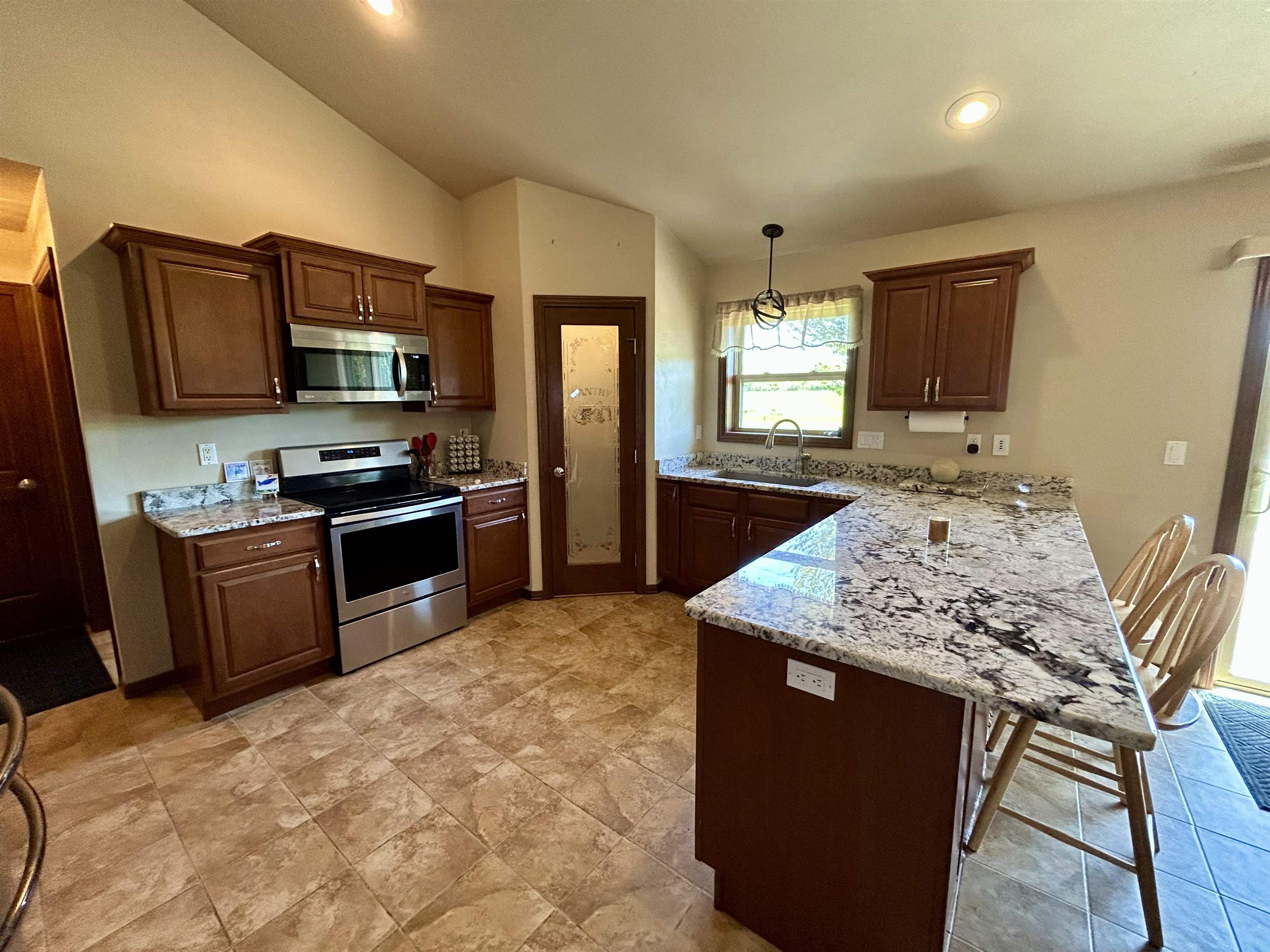2680 Sussex Road Green Bay, WI 54311 - Photo 10 of 40