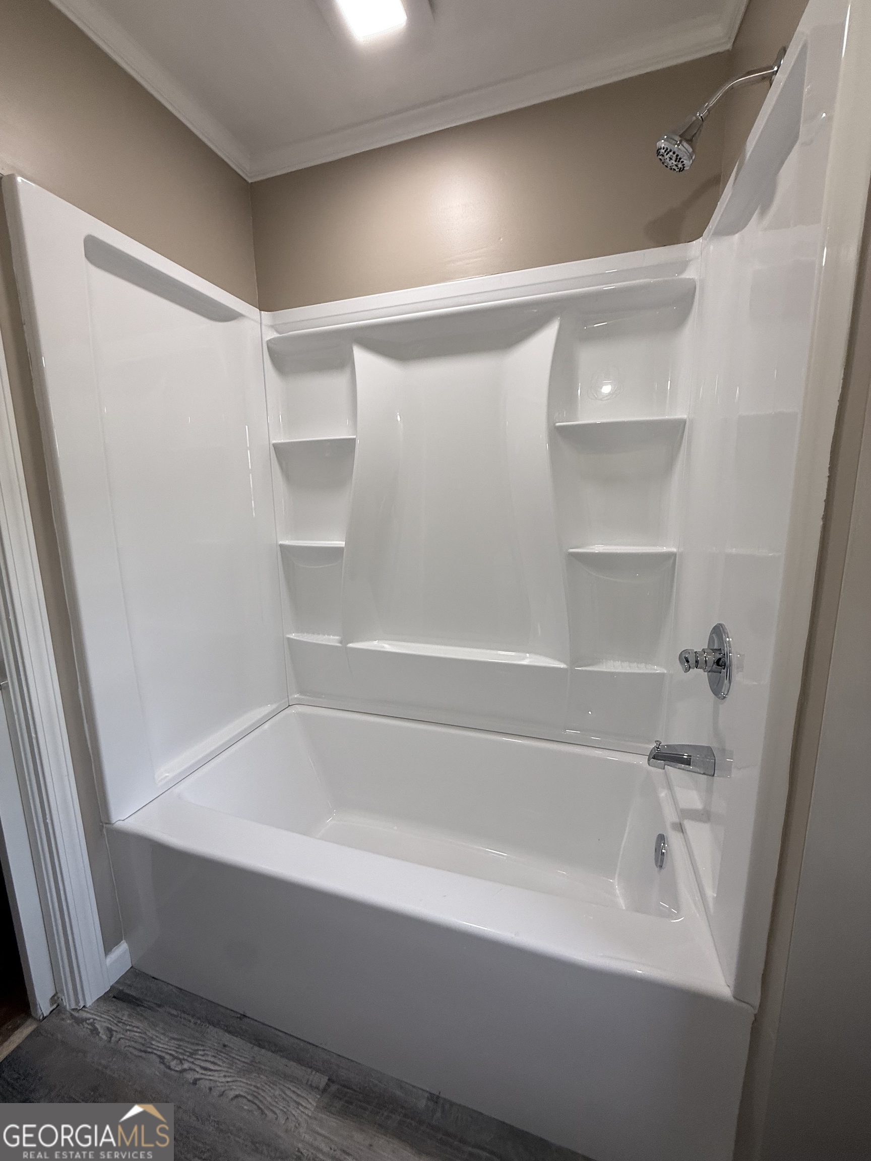 412 Roberson Street Dublin, GA 31021 - Photo 45 of 67 a bathroom with bathtub