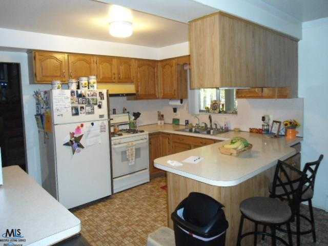 76125 Capac Road Armada, MI 48005 - Photo 4 of 17 kitchen