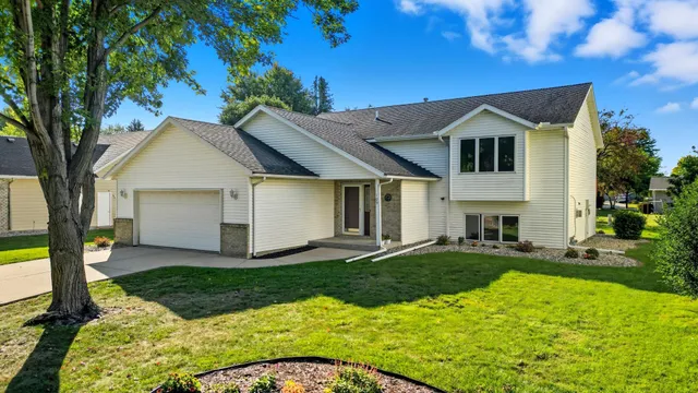 $325,000 | 109 Celestine Circle, Mankato, MN 56001