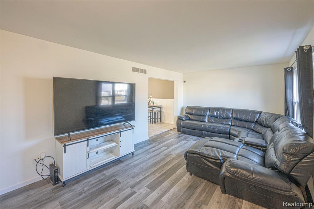 22257 Derby Road Woodhaven, MI 48183 - Photo 3 of 23
