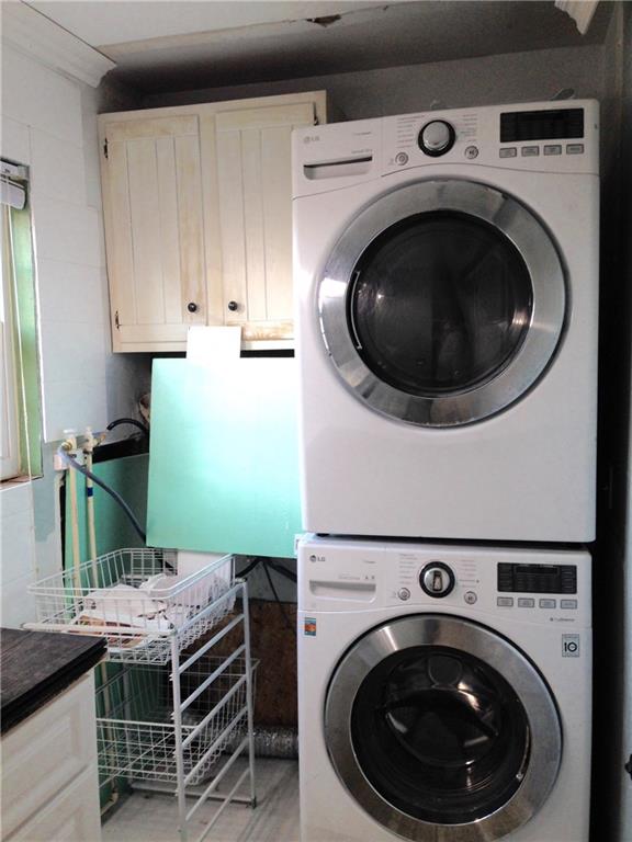 373 Munntown Road Eighty Four, PA 15330 - Photo 16 of 25 Main floor laundry