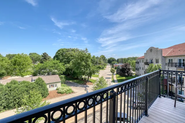 $434,900 | N51W34861 East Wisconsin Avenue, Unit 3114, Oconomowoc, WI 53069