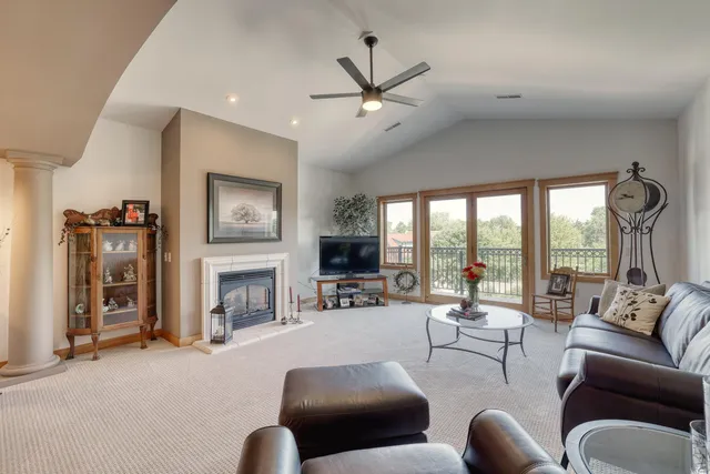 $434,900 | N51W34861 East Wisconsin Avenue, Unit 3114, Oconomowoc, WI 53069