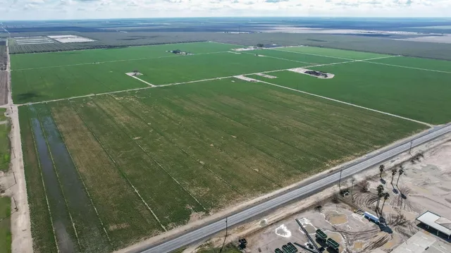 a view of a tennis court