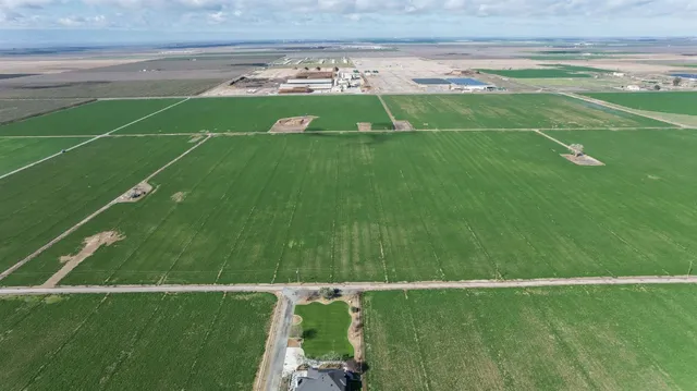 a view of a tennis court