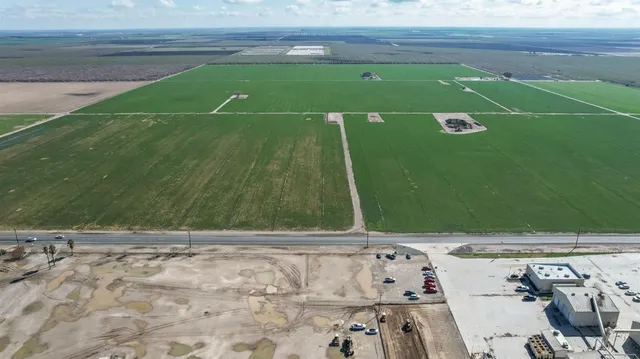 a view of a tennis court