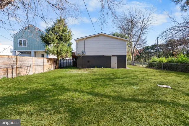 a view of a backyard with pathway
