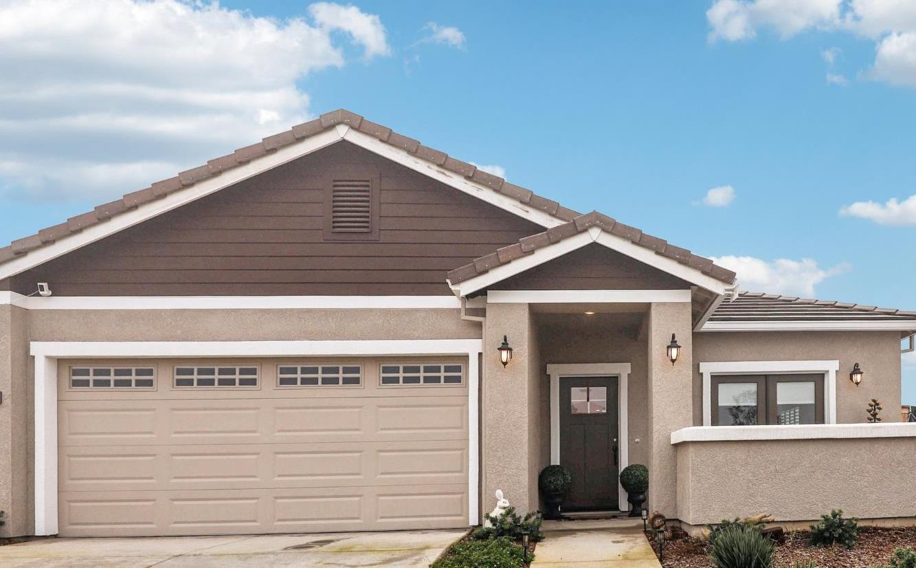1124 North Palmer Road Galt, CA 95632 - Photo 3 of 41 a view of a house with a garage