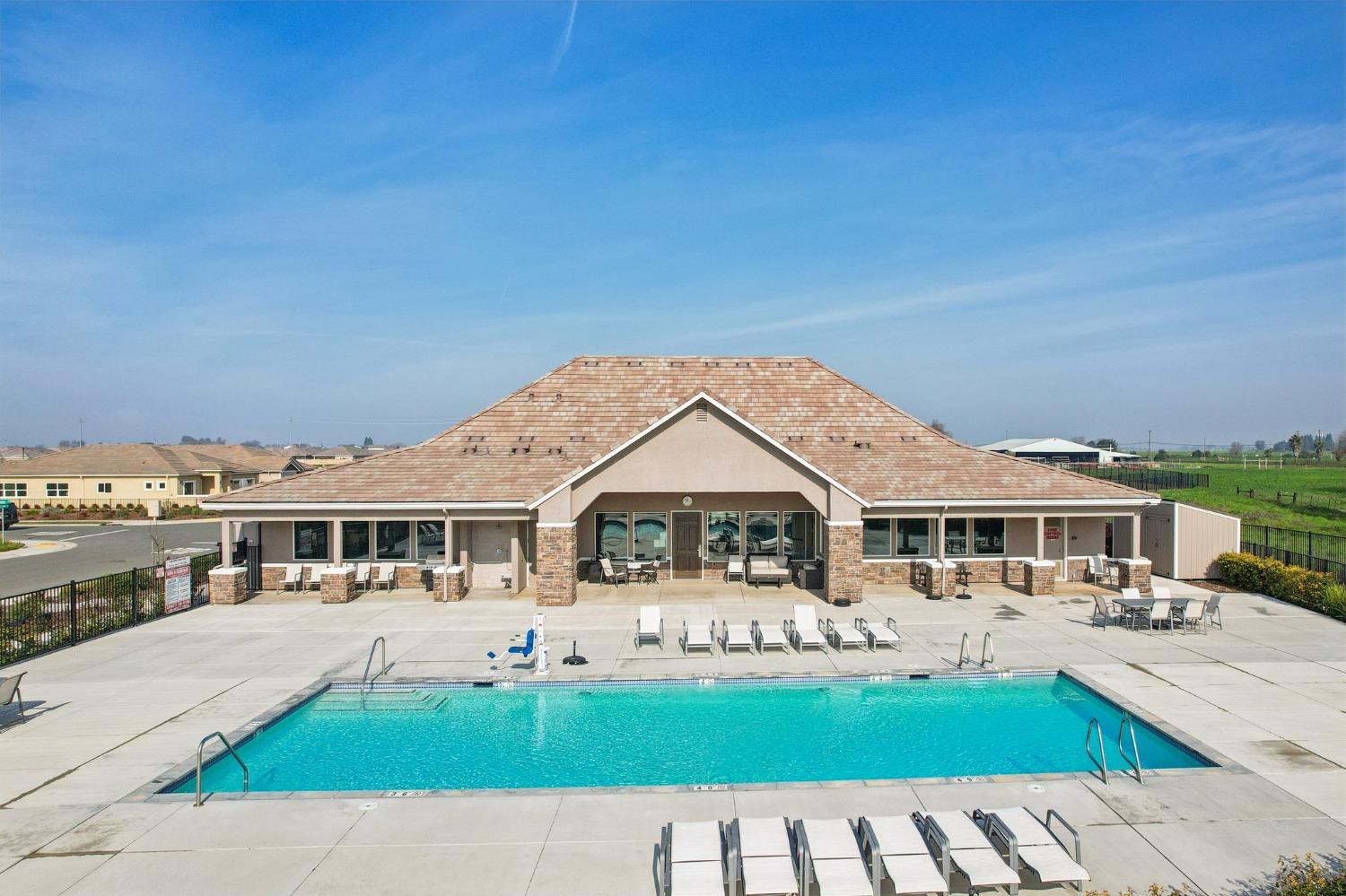 1124 North Palmer Road Galt, CA 95632 - Photo 37 of 41 a front view of a house with a garden