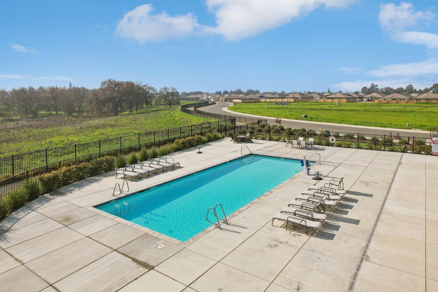 1124 North Palmer Road Galt, CA 95632 - Photo 38 of 41 a view of a ocean with a big yard