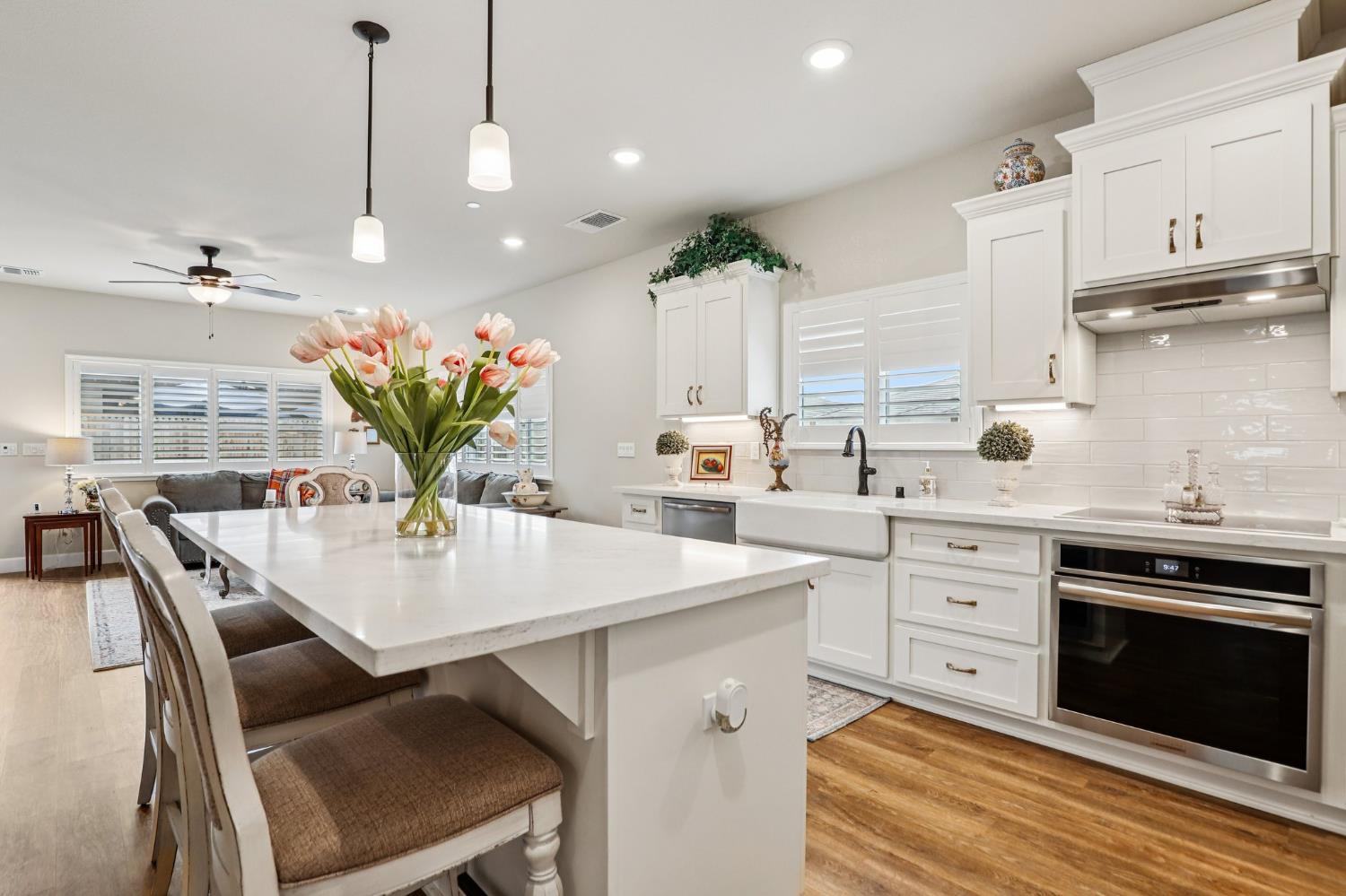 1124 North Palmer Road Galt, CA 95632 - Photo 8 of 41 a kitchen with a table and chairs in it