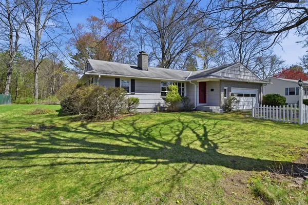 $359,000 | 7 Dragon Circle, Easthampton, MA 01027