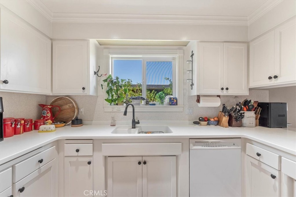 3410 Scenic Drive Redding, CA 96001 - Photo 10 of 53