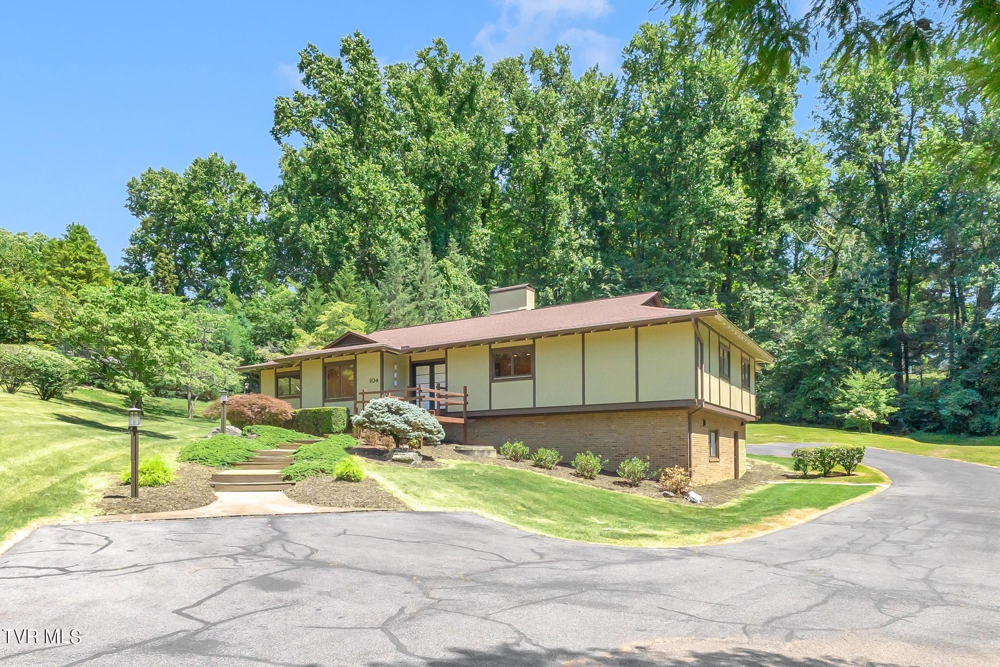 104 Hillside Road Johnson City, TN 37601 - Photo 3 of 59 ARW07305