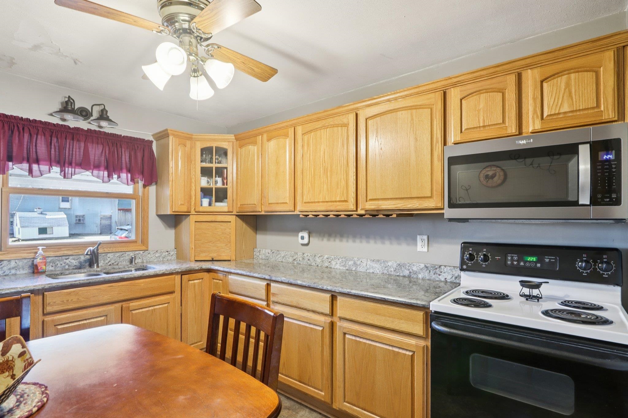 6897 North Towne Road DeForest, WI 53532 - Photo 15 of 48