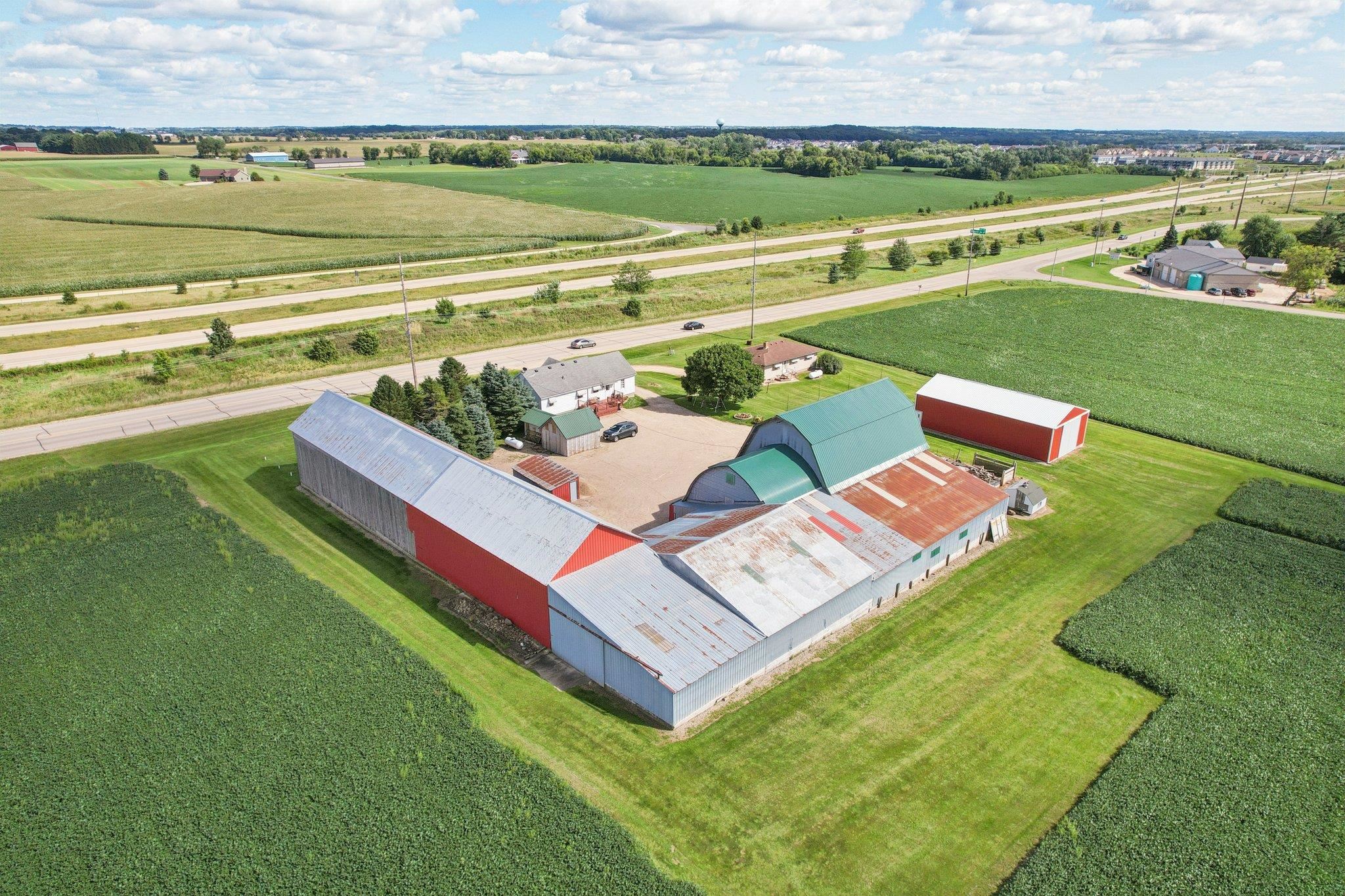 6897 North Towne Road DeForest, WI 53532 - Photo 4 of 48