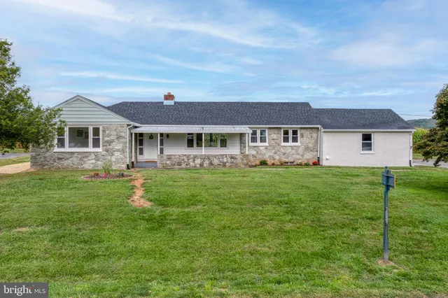 $399,900 | 725 Marticville Road, Pequea, PA 17565