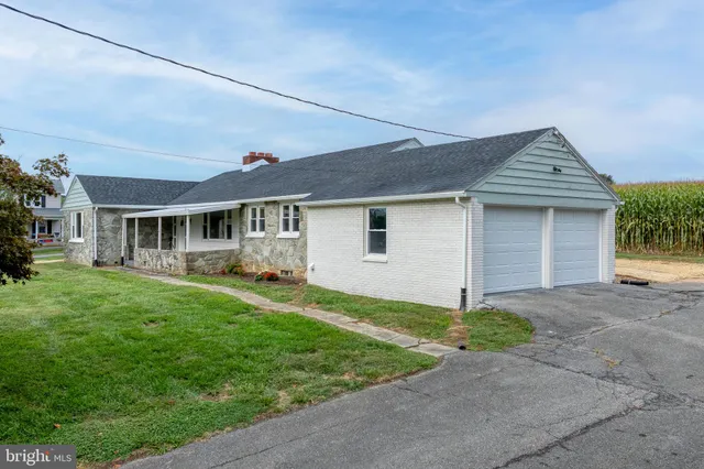 $399,900 | 725 Marticville Road, Pequea, PA 17565