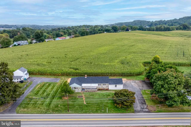 $399,900 | 725 Marticville Road, Pequea, PA 17565