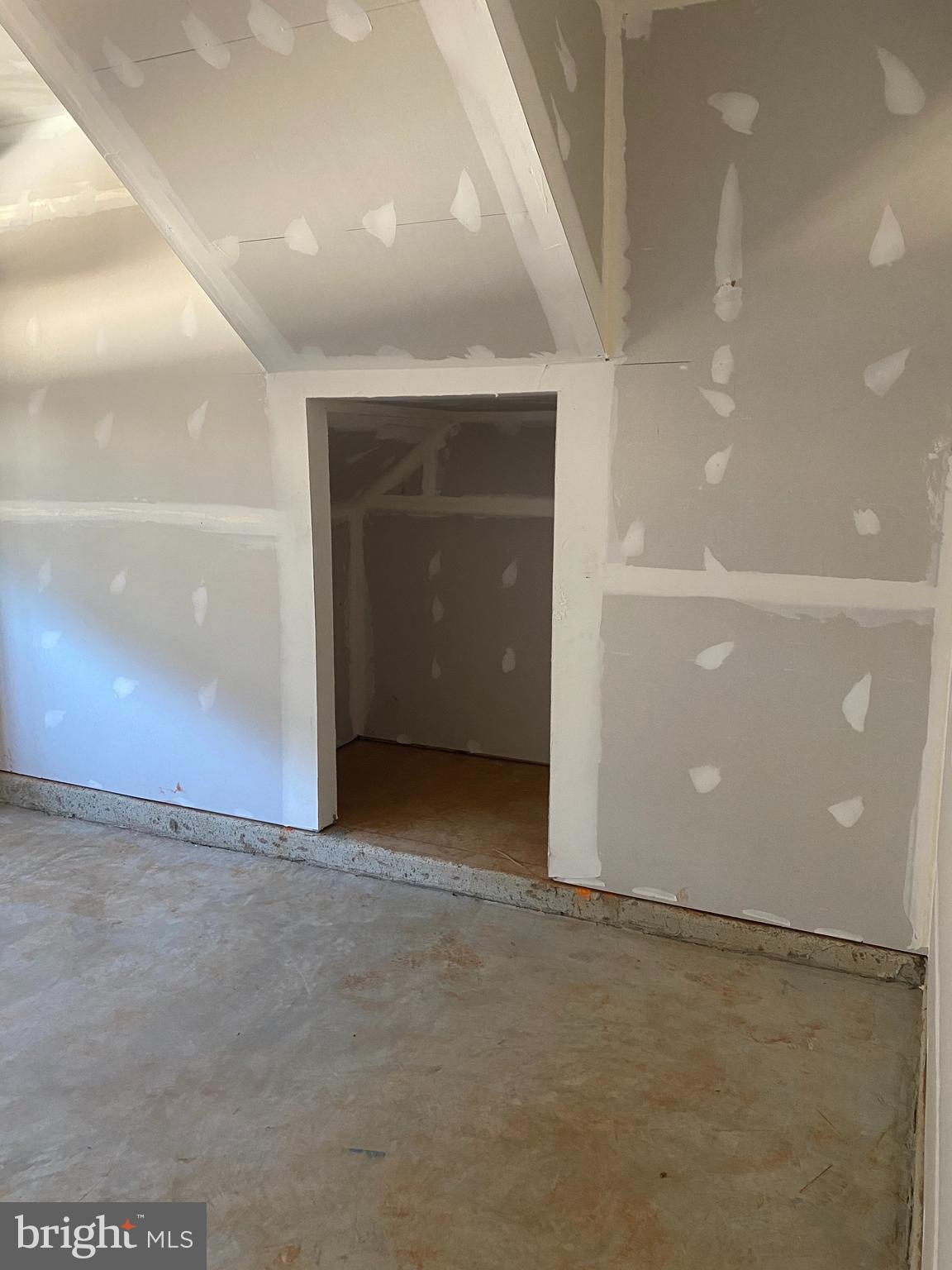 9878 Hopkins Loop Manassas, VA 20110 - Photo 15 of 29