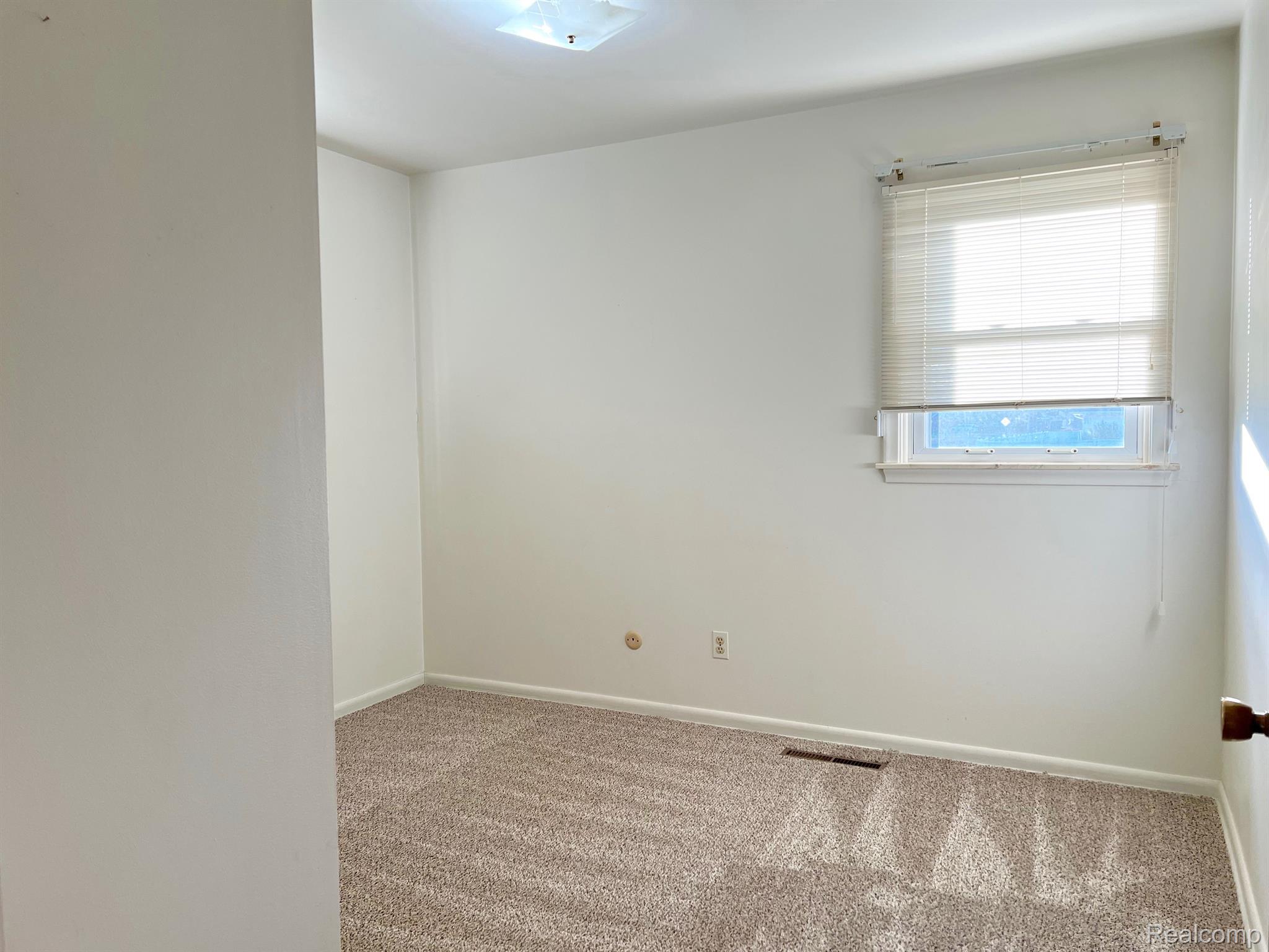4470 Stoney Ridge Road Flint, MI 48507 - Photo 17 of 45 Gallery Image 17