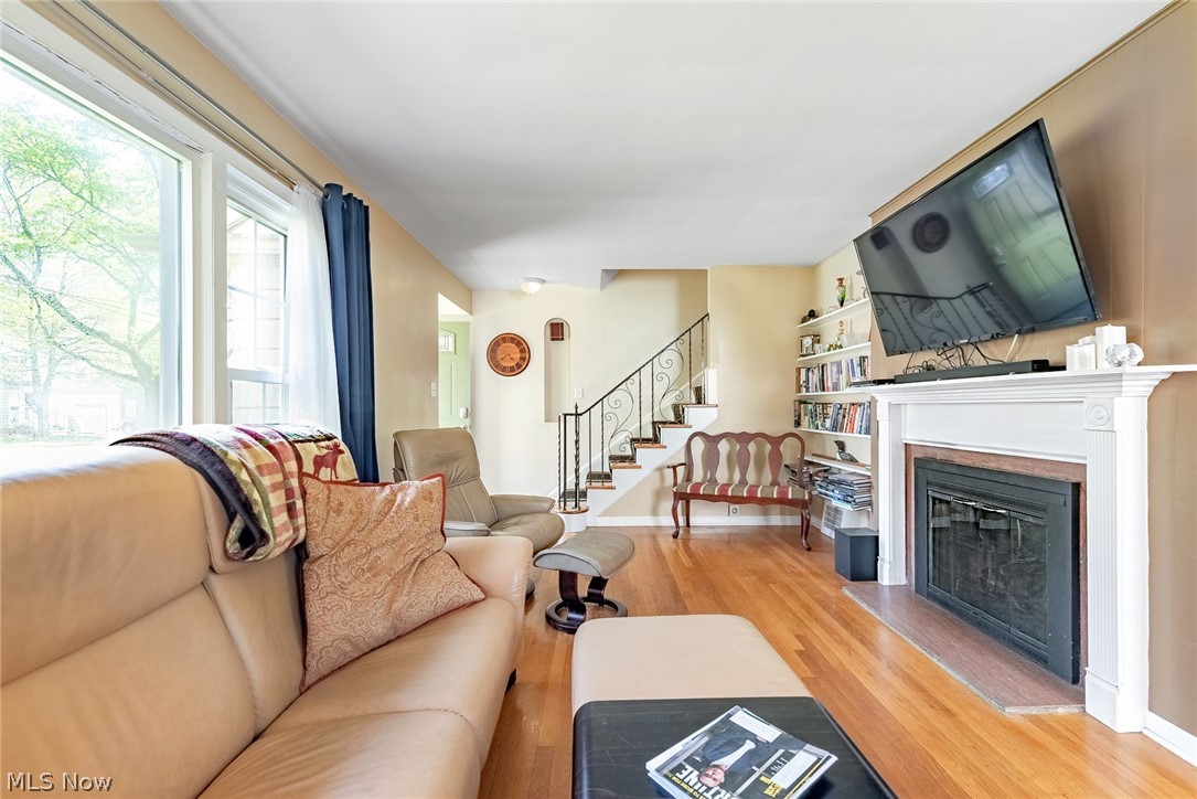 1272 Gordon Road Lyndhurst, OH 44124 - Photo 4 of 26