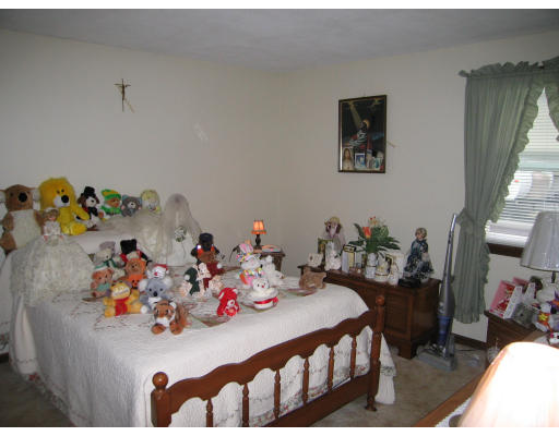 12 Drumlin Road Springfield, MA 01108 - Photo 3 of 11