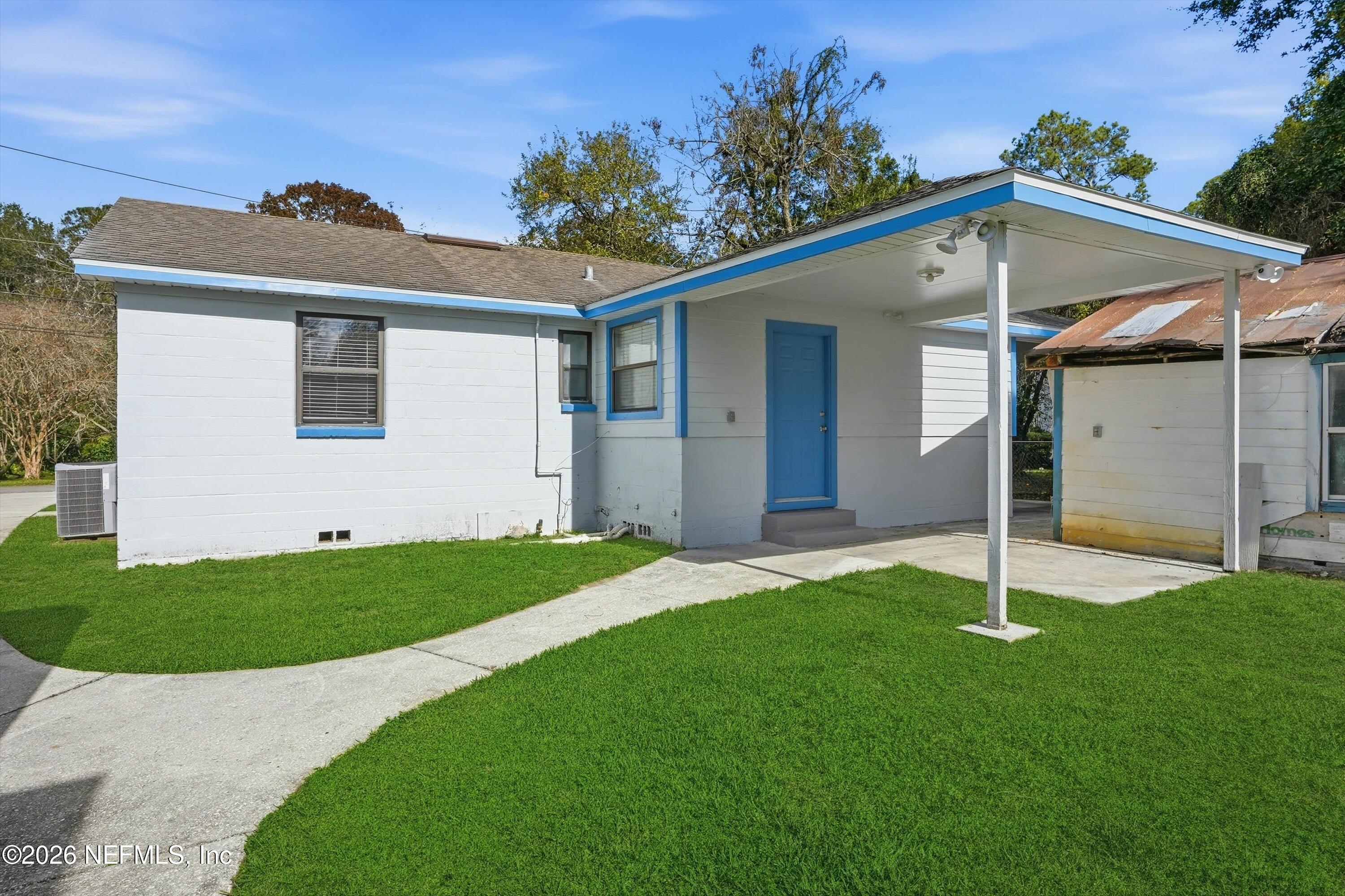 1736 Lakewood Road Jacksonville, FL 32207 - Photo 19 of 31 a view of a house with a yard
