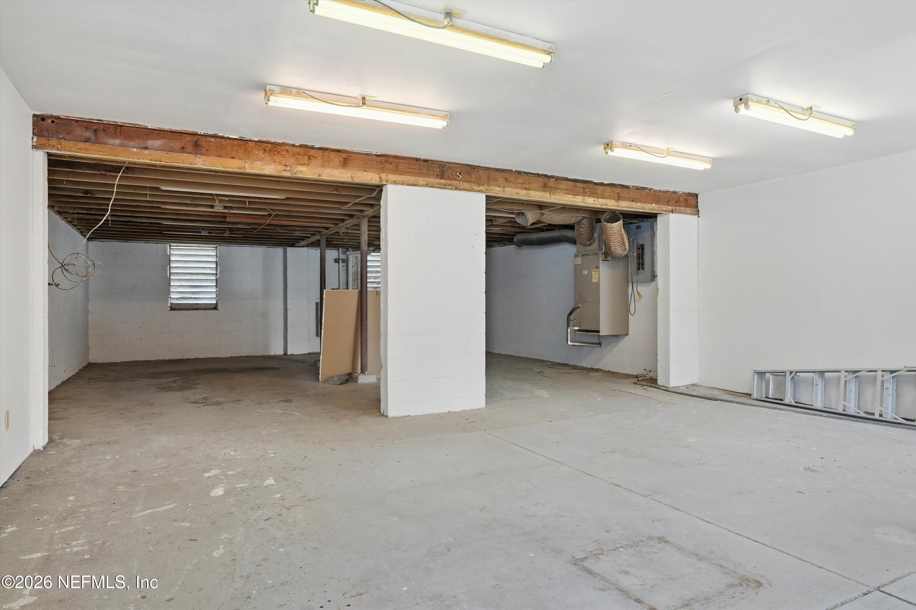 1736 Lakewood Road Jacksonville, FL 32207 - Photo 26 of 31 a view of an empty room